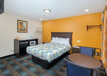 Cardinal Motel hotel thumbnail 5