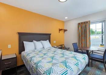 Cardinal Motel hotel thumbnail 8