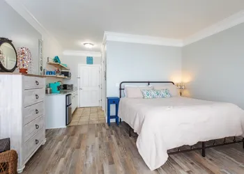 Atlantic Breeze Suites hotel thumbnail 8