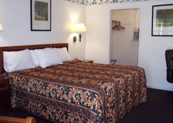 Shore Hills Motel hotel thumbnail 3