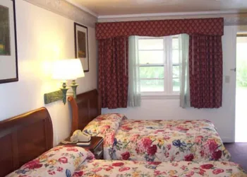 Shore Hills Motel hotel thumbnail 4