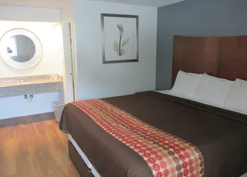 Travel Inn & Suites hotel thumbnail 6