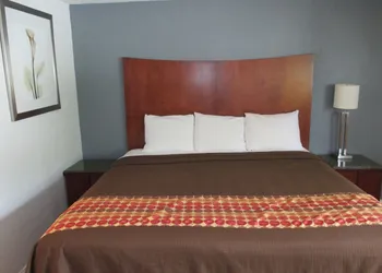 Travel Inn & Suites hotel thumbnail 7