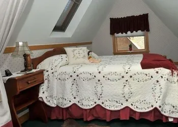 Victorian Loft B & B hotel thumbnail 8