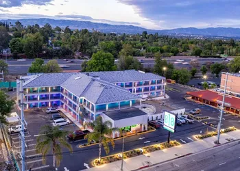 Comfort Inn Woodland Hills hotel thumbnail 3
