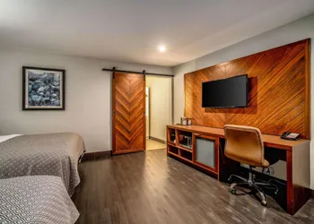 Comfort Inn Woodland Hills hotel thumbnail 8
