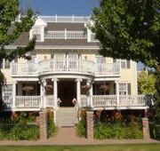 Big Yellow Inn hotel detail image 3