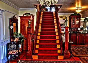 Big Yellow Inn hotel thumbnail 5
