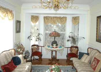 Big Yellow Inn hotel thumbnail 8