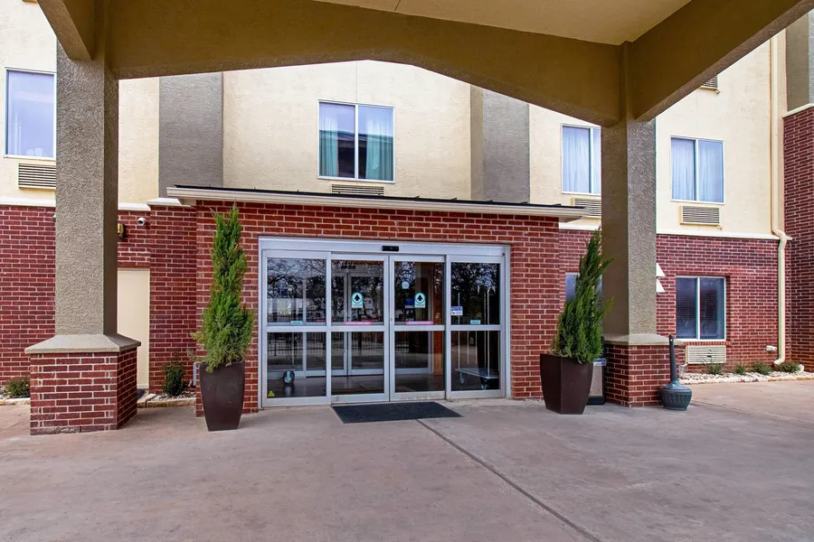 Comfort Inn and Suites Fredericksburg hotel detail image 2
