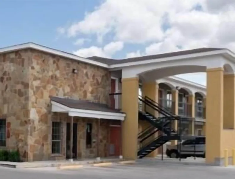 Super 8 by Wyndham San Antonio Near Fort Sam Houston hotel detail image 2