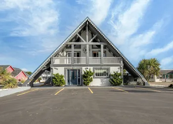Wanderlust Inn hotel thumbnail 2