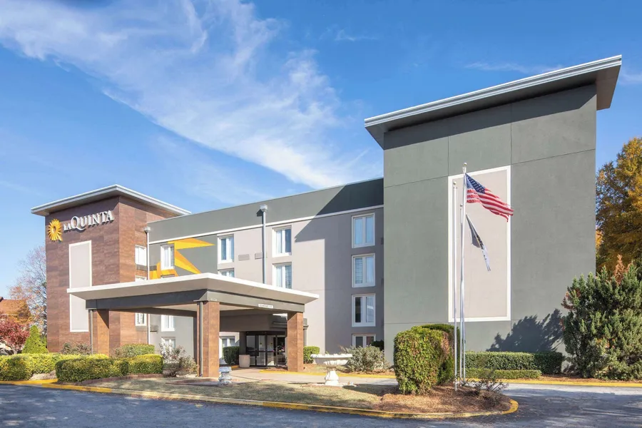 La Quinta Inn & Suites by Wyndham Atlanta Airport South hotel detail image 2