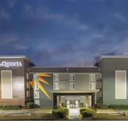 La Quinta Inn & Suites by Wyndham Atlanta Airport South hotel detail image 3