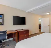 Comfort Inn & Suites Dover near Speedway hotel detail image 7