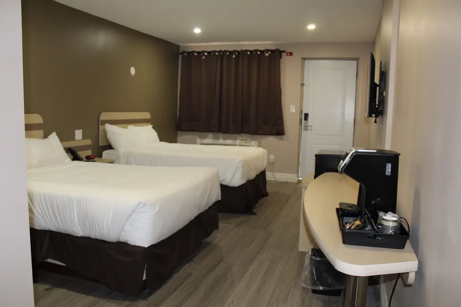 Super 8 by Wyndham Niagara Falls ON hotel detail image 2