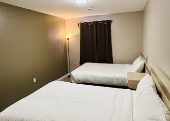 Super 8 by Wyndham Niagara Falls ON hotel thumbnail 3