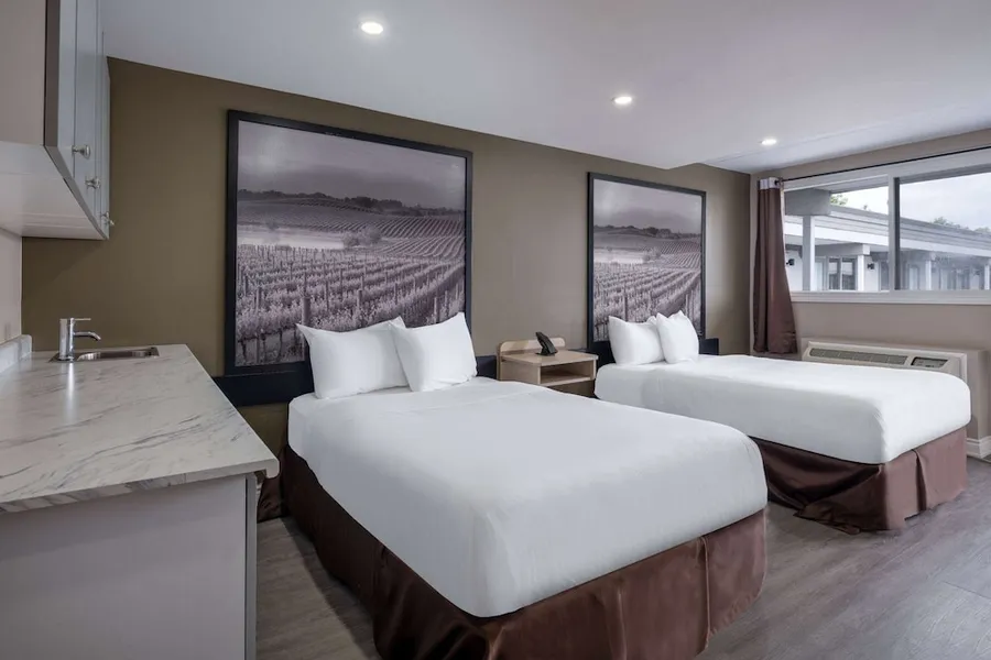 Super 8 by Wyndham Niagara Falls ON hotel detail image 6