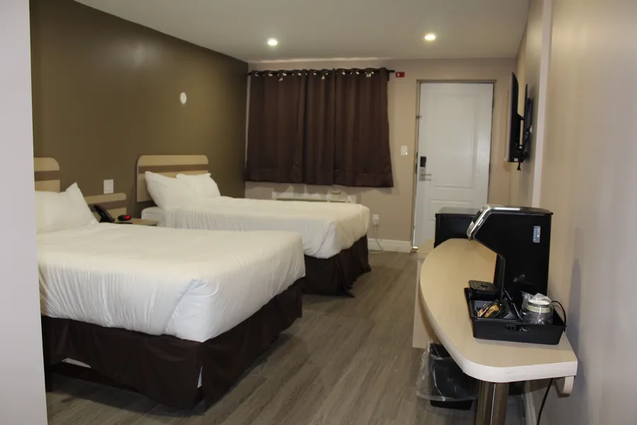 Super 8 by Wyndham Niagara Falls ON hotel detail image 2