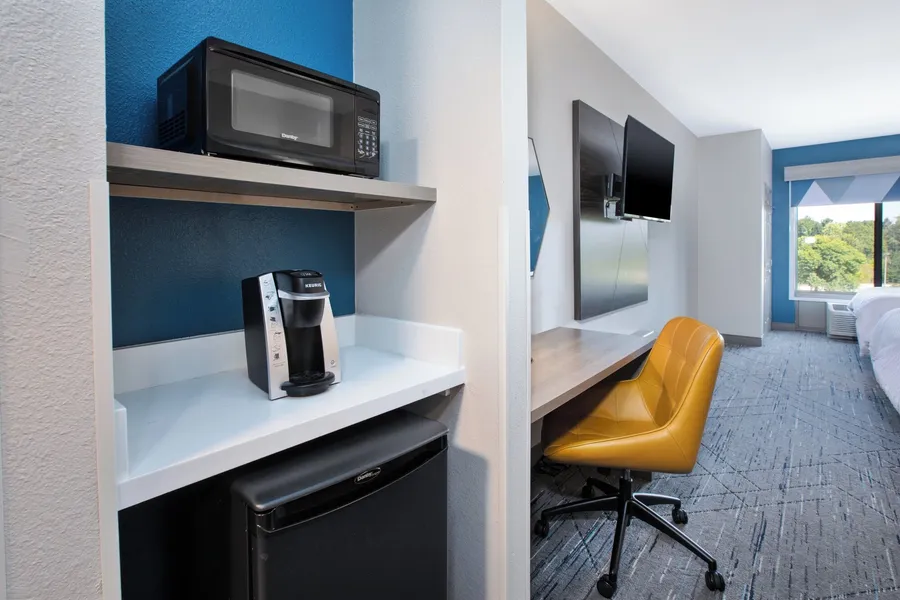 Holiday Inn Express & Suites Milwaukee Nw Park Place by IHG hotel detail image 6