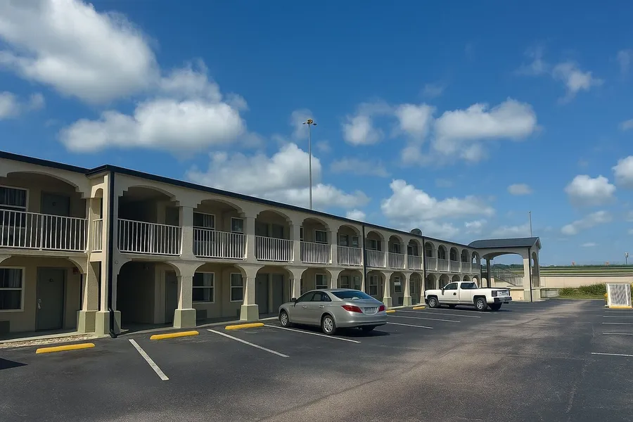 Days Inn by Wyndham Bradenton I-75 hotel detail image 2