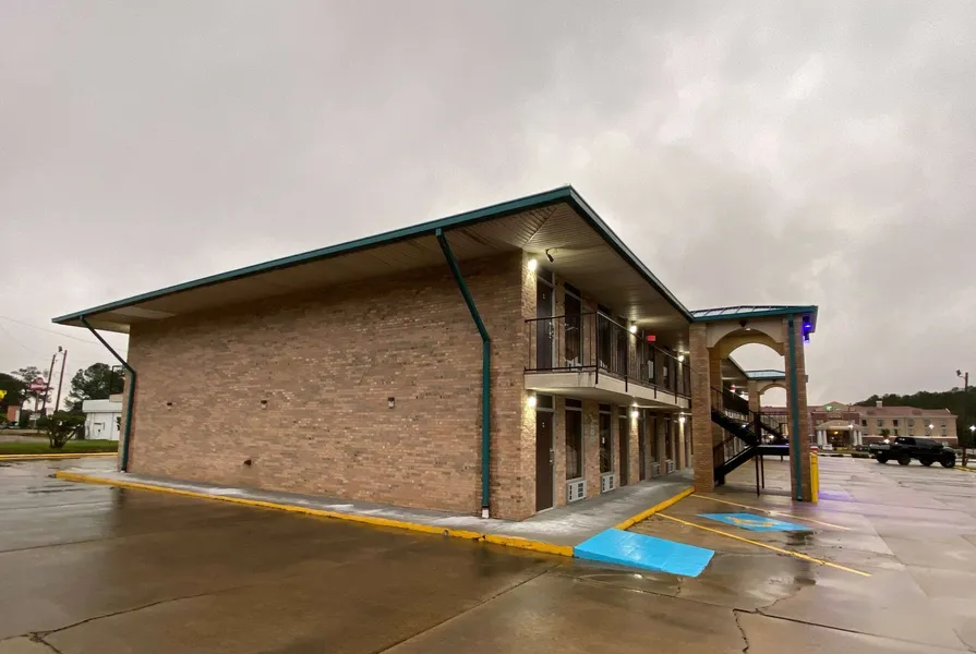 Days Inn by Wyndham Forest hotel detail image 6