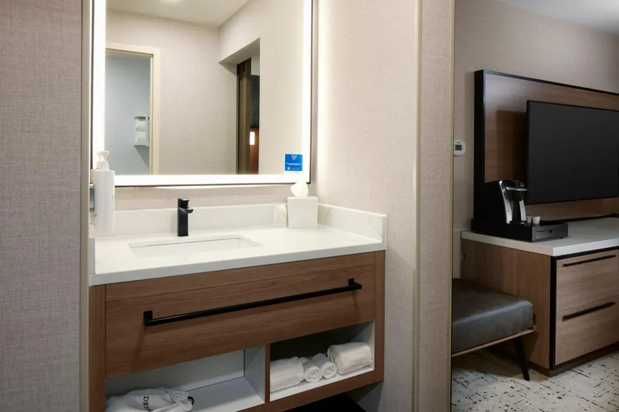 Hampton Inn Newark Airport hotel detail image 6