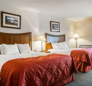 Clarion Inn & Suites at the Outlets of Lake George hotel detail image 7
