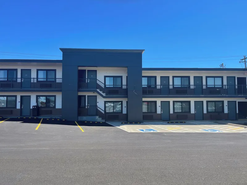 Seven Seas Inn & Suites hotel detail image 2