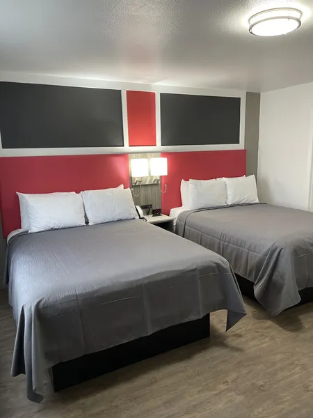 Seven Seas Inn & Suites hotel detail image 6