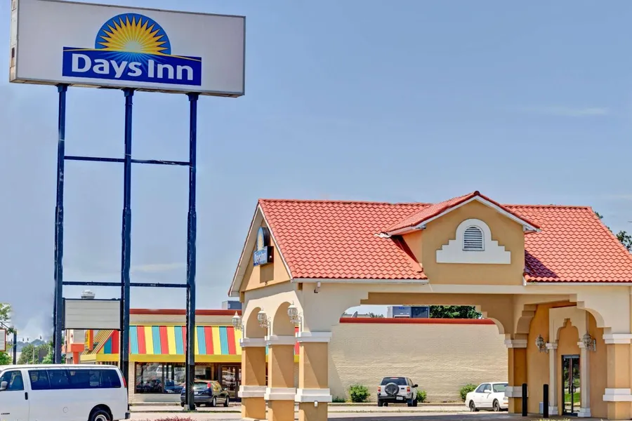 Days Inn by Wyndham Louisville Airport Fair and Expo Center hotel detail image 2