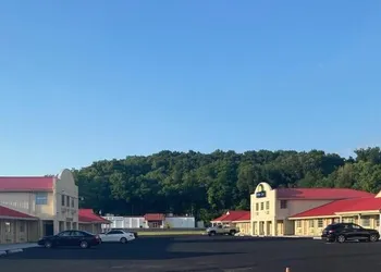 Huntington Inn hotel thumbnail 5
