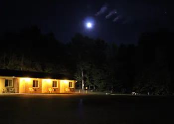 Motel Bryson hotel thumbnail 3