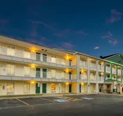 HomeTowne Studios By Red Roof Denver - Glendale/ Cherry Creek hotel detail image 3