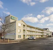 HomeTowne Studios By Red Roof Denver - Glendale/ Cherry Creek hotel detail image 4
