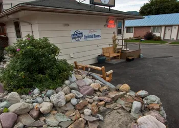 Falls Motel hotel thumbnail 5