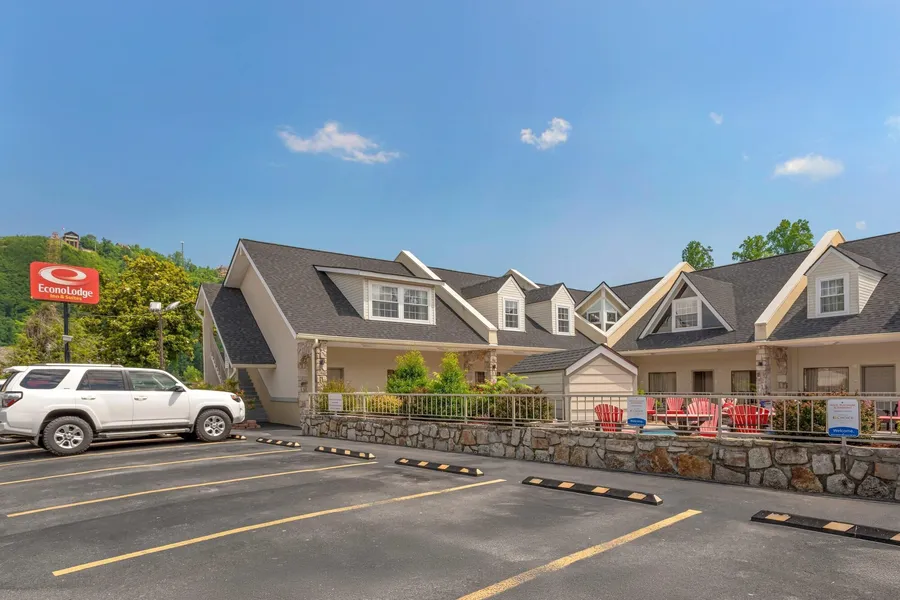 Econo Lodge Inn & Suites Gatlinburg at the Convention Center hotel detail image 2