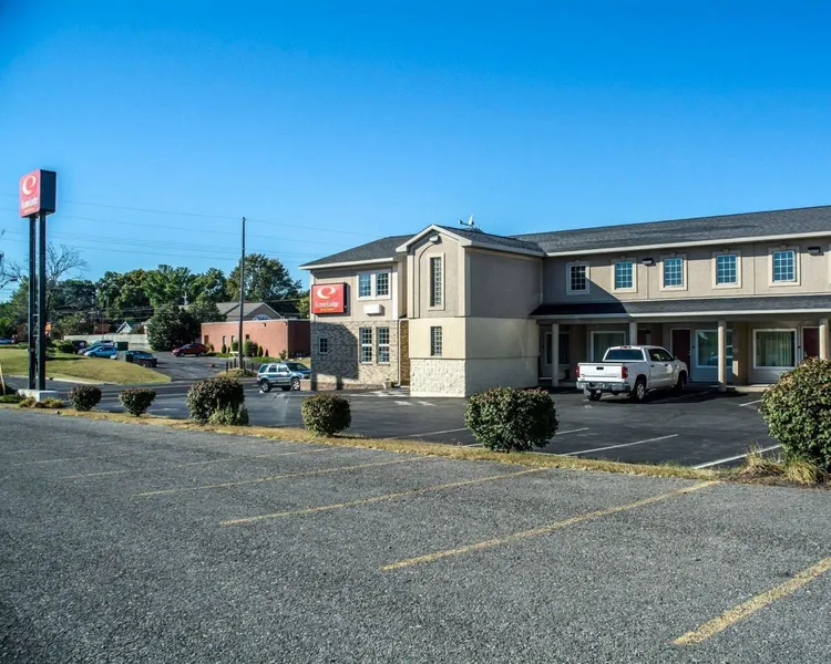 Econo Lodge Inn & Suites North Syracuse Airport hotel detail image 2
