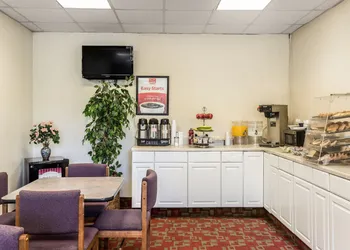 Econo Lodge Near Stewart Inter hotel thumbnail 6