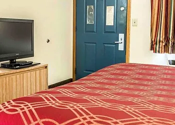 Econo Lodge Waynesburg hotel thumbnail 2
