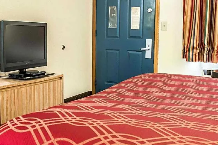 Econo Lodge Waynesburg hotel detail image 2