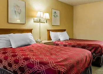 Econo Lodge Waynesburg hotel thumbnail 3