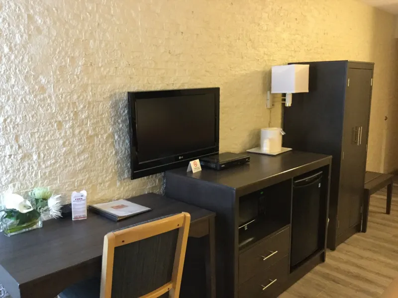 Econo Lodge Metro hotel detail image 6