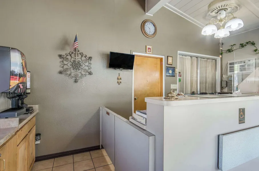 Econo Lodge Inn & Suites Yreka hotel detail image 2