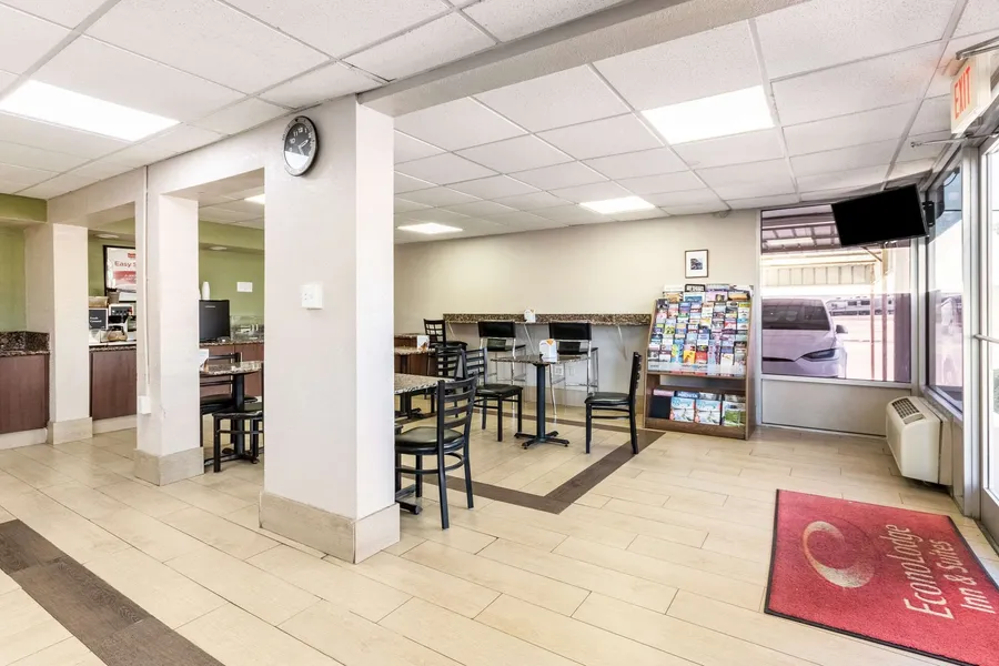Econo Lodge And Suites Bricktown hotel detail image 6