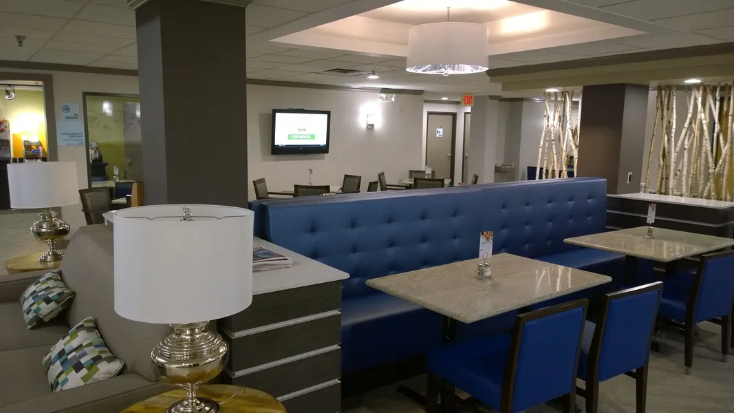Holiday Inn Express Fayetteville- Univ of AR Area by IHG hotel detail image 6