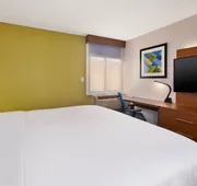 Holiday Inn Express Fairfax - Arlington Boulevard by IHG hotel detail image 7