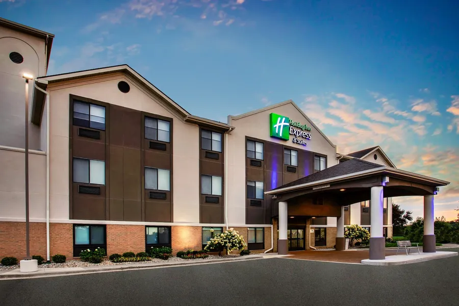 Holiday Inn Express Hotel & Suites Belleville by IHG hotel detail image 2
