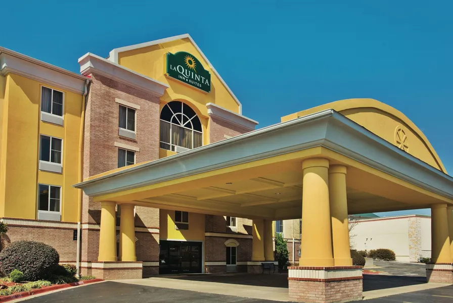 La Quinta Inn & Suites by Wyndham Hot Springs hotel detail image 2