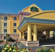 La Quinta Inn & Suites by Wyndham Hot Springs hotel detail image 3